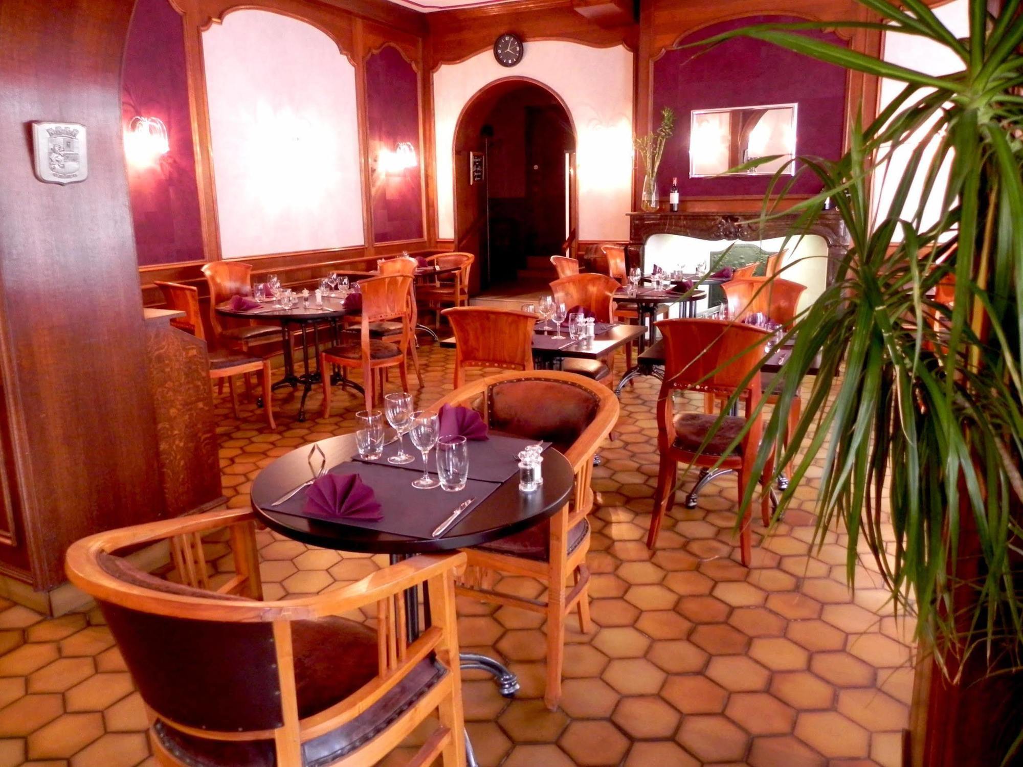 Hotel - Restaurant Au Tonnelier Bergues Esterno foto